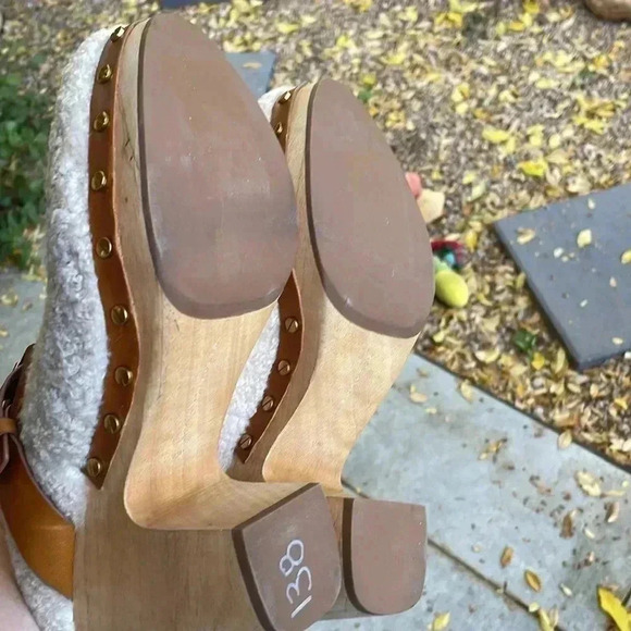 Veronica Beard Cream and Brown Shearling Clogs - Picture 6 of 7